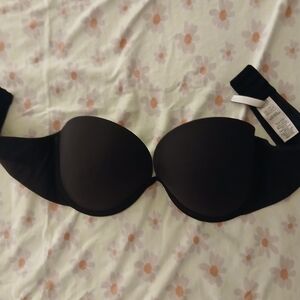 La Vie En Rose Elegant Black Strapless Bra